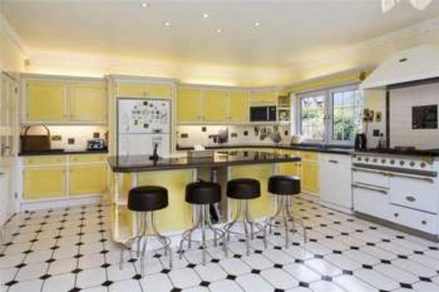  Image of 7 Bedroom Detached for sale at Finchampstead Wokingham Finchampstead, RG40 3SS