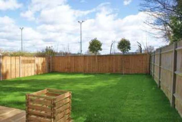  Image of 4 Bedroom Detached to rent at Stephenson Close Twyford Reading, RG10 9FG