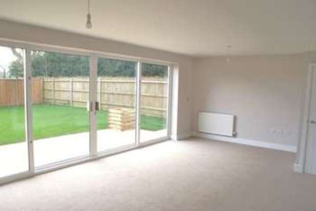  Image of 4 Bedroom Detached to rent at Stephenson Close Twyford Reading, RG10 9FG