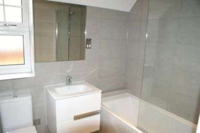  Image of 4 Bedroom Detached to rent at Stephenson Close Twyford Reading, RG10 9FG