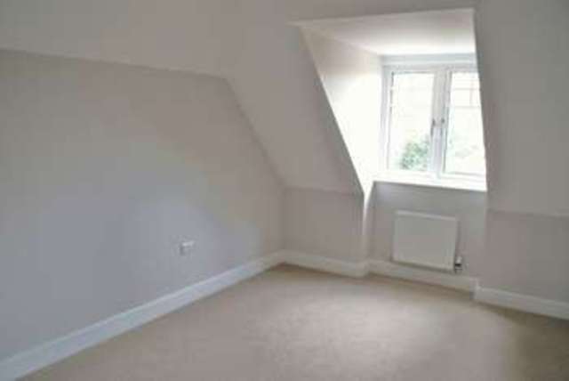  Image of 4 Bedroom Detached to rent at Stephenson Close Twyford Reading, RG10 9FG