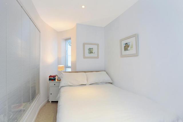  Image of 1 Bedroom Ground Flat to rent at Upper Addison Gardens  Holland Park, W14 8AP