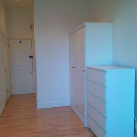  Image of Studio to rent at London NW2 London, NW2 3BU