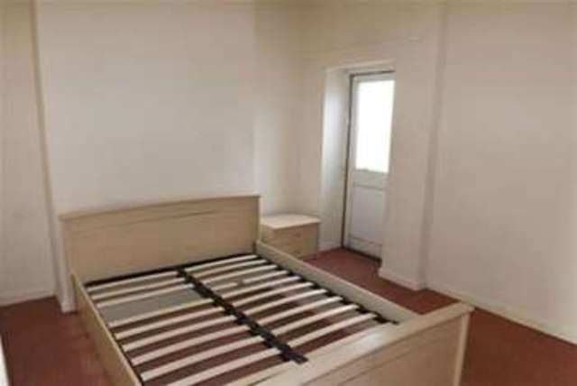  Image of 2 Bedroom Flat to rent at London, E17 7DB