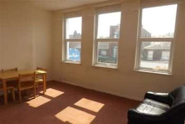  Image of 2 Bedroom Flat to rent at London, E17 7DB
