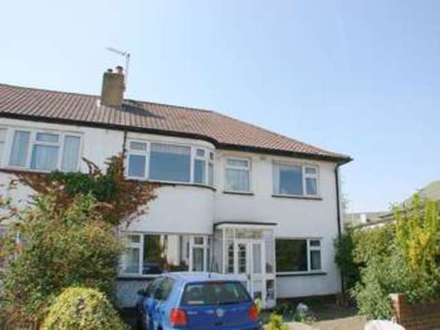  Image of 2 Bedroom Flat to rent at Warkworth Gardens  Isleworth, TW7 5JN