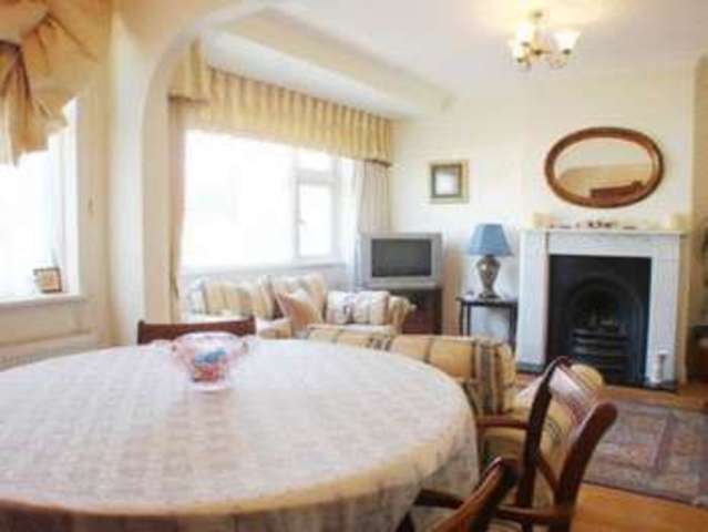  Image of 2 Bedroom Flat to rent at Warkworth Gardens  Isleworth, TW7 5JN