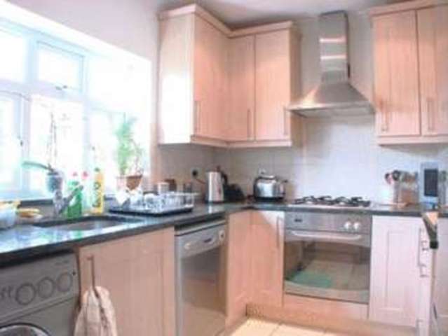  Image of 2 Bedroom Flat to rent at Warkworth Gardens  Isleworth, TW7 5JN