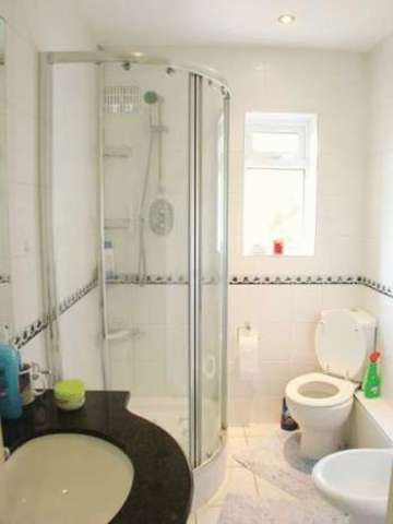  Image of 2 Bedroom Flat to rent at Warkworth Gardens  Isleworth, TW7 5JN