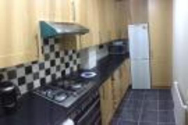  Image of 2 Bedroom Terraced to rent at Bagshot, GU19 5QP