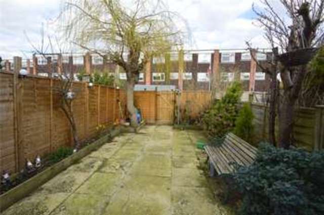  Image of 2 Bedroom Terraced for sale at Maidenhead Berkshire Maidenhead, SL6 8AP