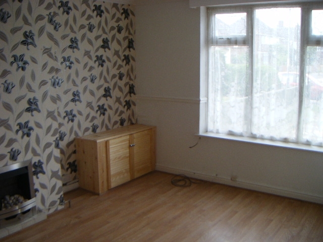  Image of 3 Bedroom Detached to rent at Wychbold Cresent Kitts Green Birmingham, B33 9TD