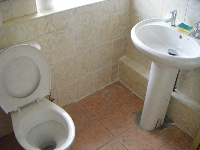  Image of 3 Bedroom Detached to rent at Wychbold Cresent Kitts Green Birmingham, B33 9TD