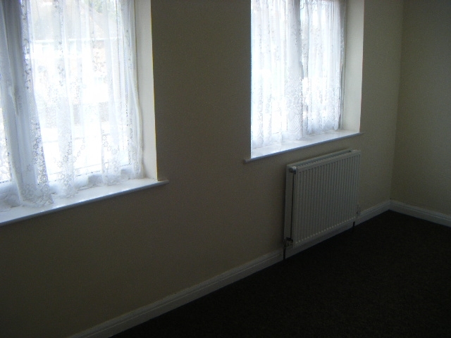  Image of 3 Bedroom Detached to rent at Wychbold Cresent Kitts Green Birmingham, B33 9TD