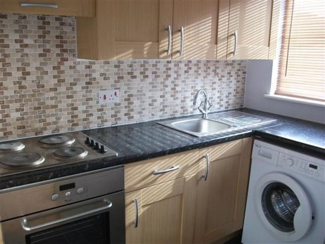  Image of 2 Bedroom Cluster House to rent at Simonsbath Furzton Milotn Keynes, MK4 1DR