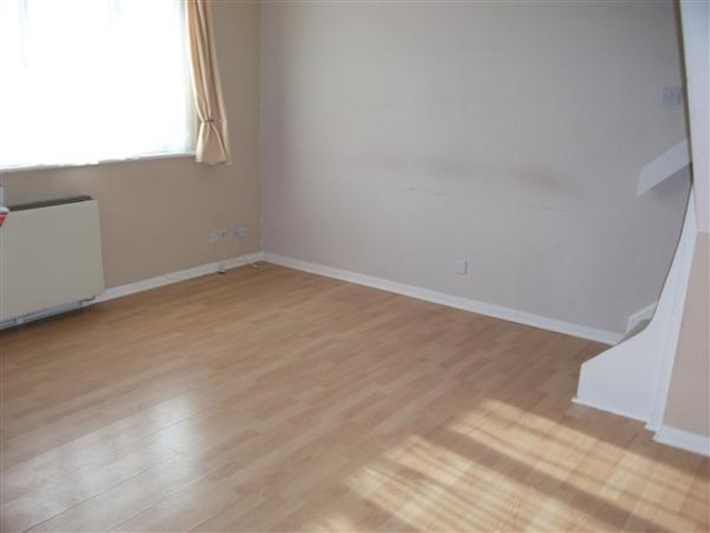  Image of 2 Bedroom Cluster House to rent at Simonsbath Furzton Milotn Keynes, MK4 1DR