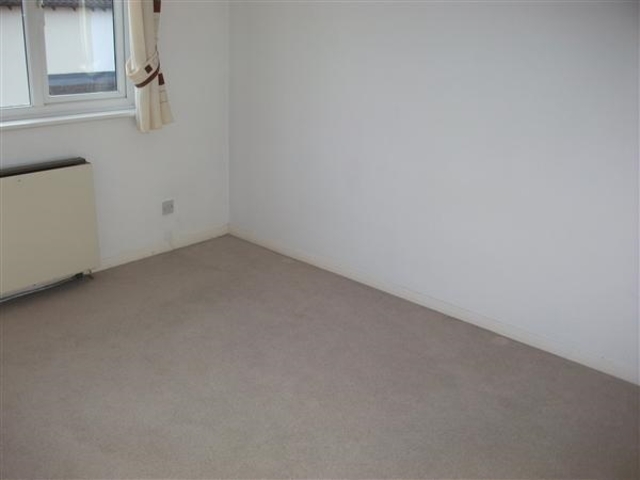  Image of 2 Bedroom Cluster House to rent at Simonsbath Furzton Milotn Keynes, MK4 1DR