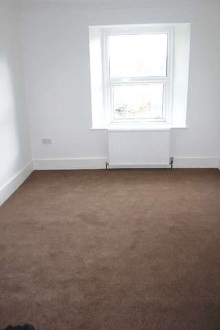  Image of 1 Bedroom End of Terrace to rent at TORQUAY Devon, TQ2 5AR