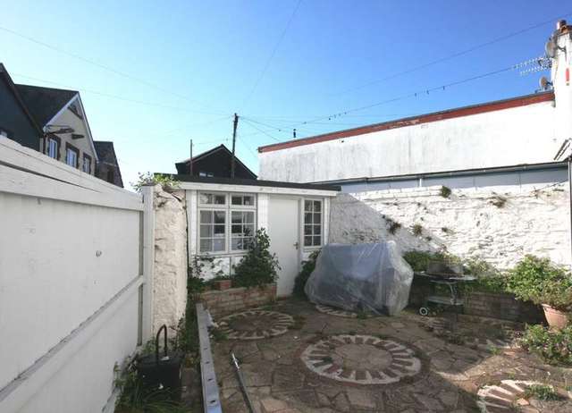  Image of 1 Bedroom End of Terrace to rent at TORQUAY Devon, TQ2 5AR