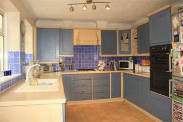  Image of 3 Bedroom Semi-Detached for sale at Bromsgrove Worcestershire Bromsgrove, B61 0LY