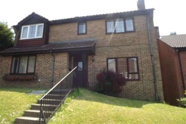  Image of 4 Bedroom Detached to rent at Purley, CR8 2EJ