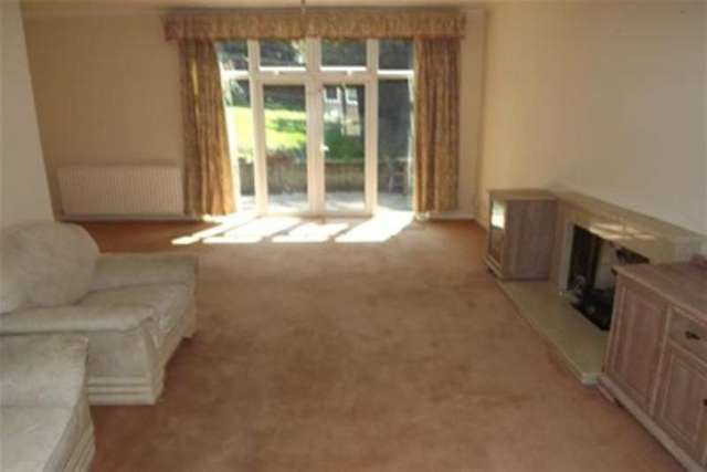  Image of 4 Bedroom Detached to rent at Purley, CR8 2EJ