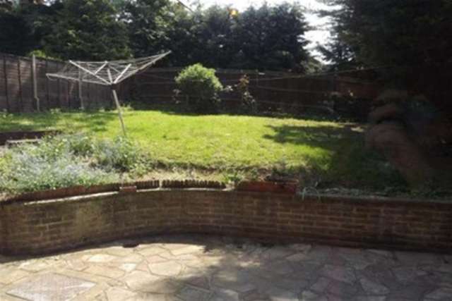  Image of 4 Bedroom Detached to rent at Purley, CR8 2EJ