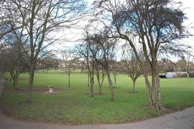  Image of 4 Bedroom Detached to rent at Purley, CR8 2EJ