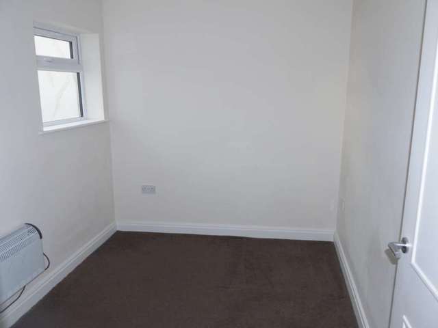  Image of 2 Bedroom Flat to rent at Blackpool  Blackpool, FY4 1HW