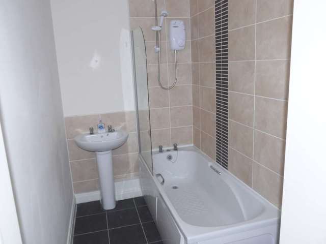  Image of 2 Bedroom Flat to rent at Blackpool  Blackpool, FY4 1HW