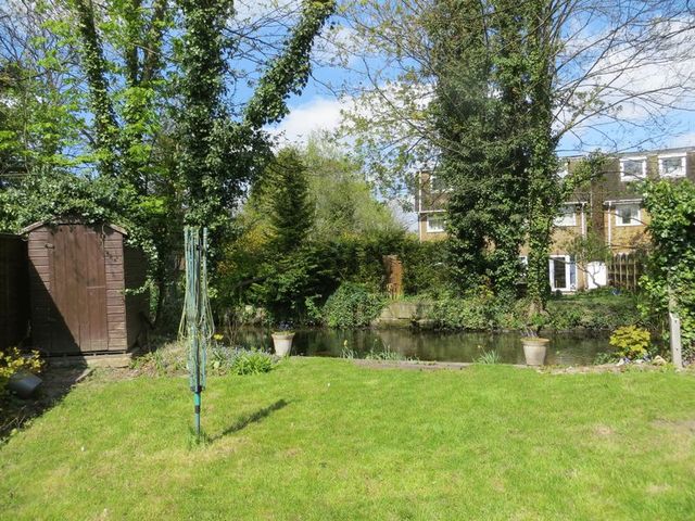  Image of 1 Bedroom Terraced to rent at Bridgestone Drive  Bourne End, SL8 5XG