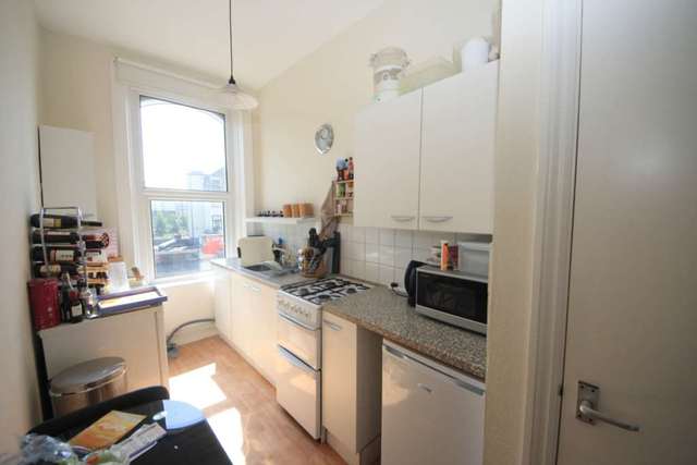  Image of 1 Bedroom Flat to rent at Brixton Hill Brixton London, SW2 1QN