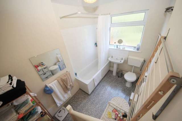  Image of 1 Bedroom Flat to rent at Brixton Hill Brixton London, SW2 1QN