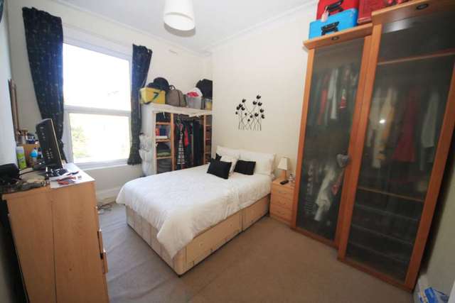  Image of 1 Bedroom Flat to rent at Brixton Hill Brixton London, SW2 1QN