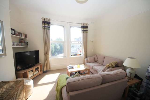  Image of 1 Bedroom Flat to rent at Brixton Hill Brixton London, SW2 1QN