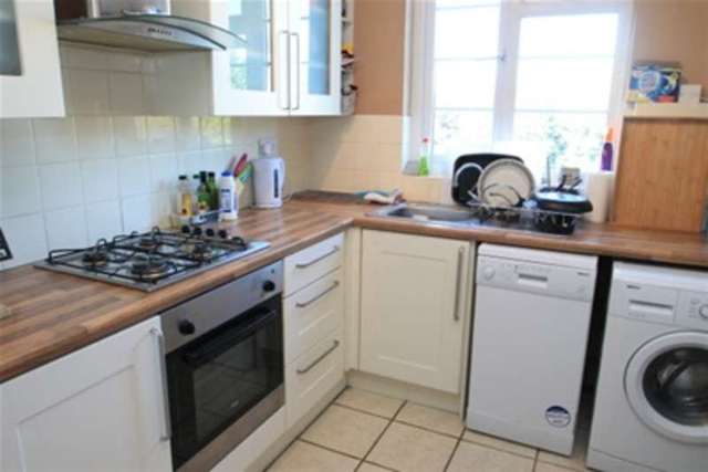  Image of 2 Bedroom Flat to rent at Bromley, BR1 4PA