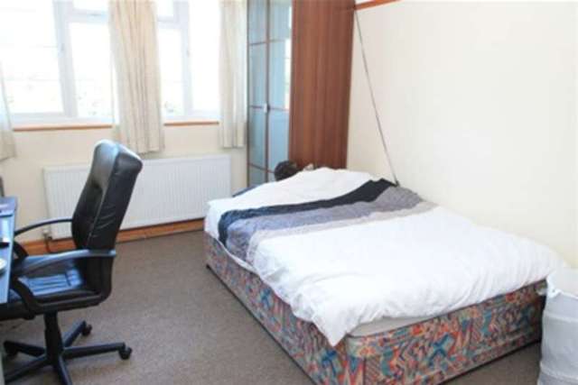  Image of 2 Bedroom Flat to rent at Bromley, BR1 4PA