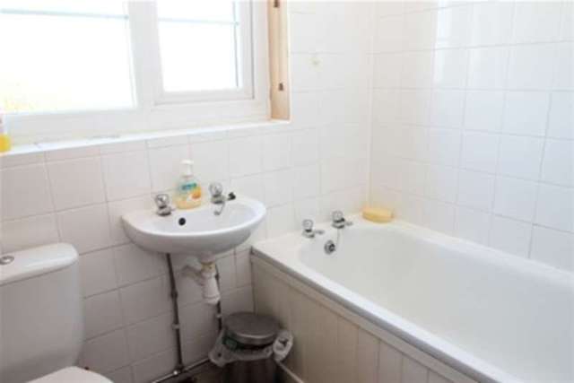  Image of 2 Bedroom Flat to rent at Bromley, BR1 4PA