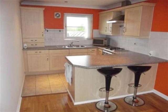  Image of 2 Bedroom Flat to rent at Glasgow, G69 8FB