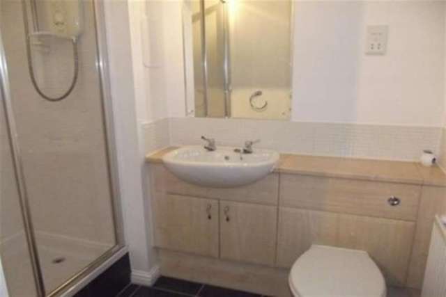  Image of 2 Bedroom Flat to rent at Glasgow, G69 8FB