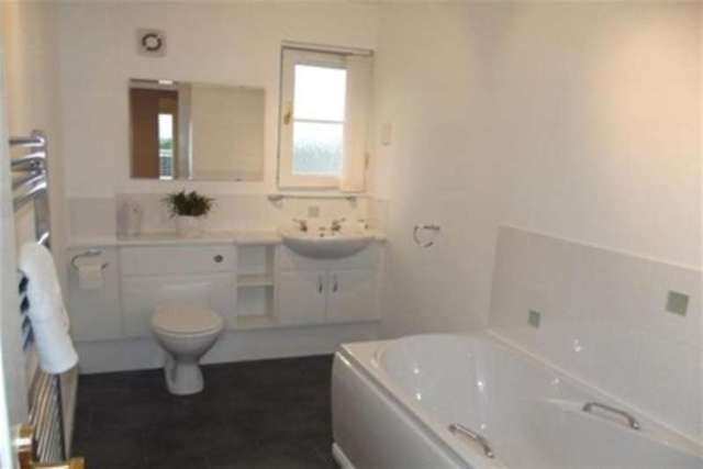  Image of 2 Bedroom Flat to rent at Glasgow, G69 8FB