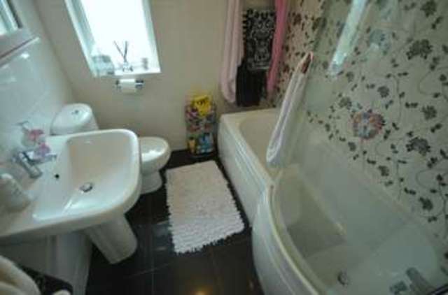  Image of 2 Bedroom Semi-Detached for sale at Cardinal Avenue  Leeds, LS11 8HE