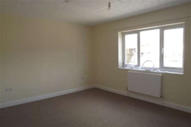  Image of 2 Bedroom Detached to rent at Chard, TA20 1HE