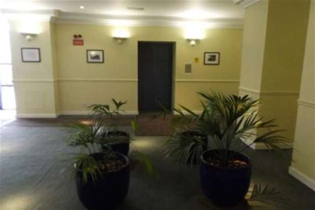  Image of 2 Bedroom Flat to rent at Chelmsford, CM1 1UE