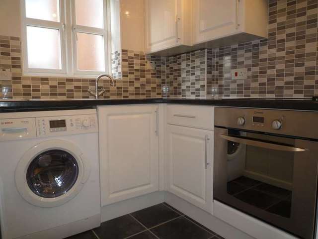  Image of 1 Bedroom Flat to rent at 44 Mulgrave Road  Sutton, SM2 6LX