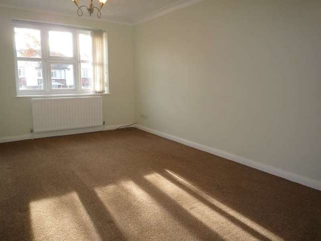  Image of 1 Bedroom Flat to rent at 44 Mulgrave Road  Sutton, SM2 6LX