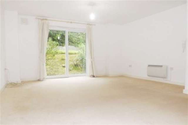  Image of 1 Bedroom Flat to rent at Penryn, TR10 8FE
