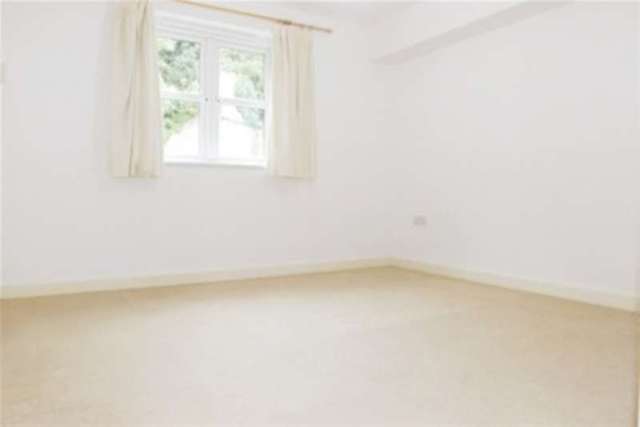  Image of 1 Bedroom Flat to rent at Penryn, TR10 8FE