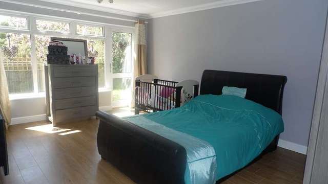  Image of 3 Bedroom Detached for sale at Daws Heath Road  Rayleigh, SS6 7QY