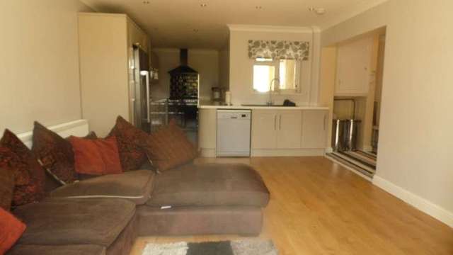  Image of 3 Bedroom Detached for sale at Daws Heath Road  Rayleigh, SS6 7QY